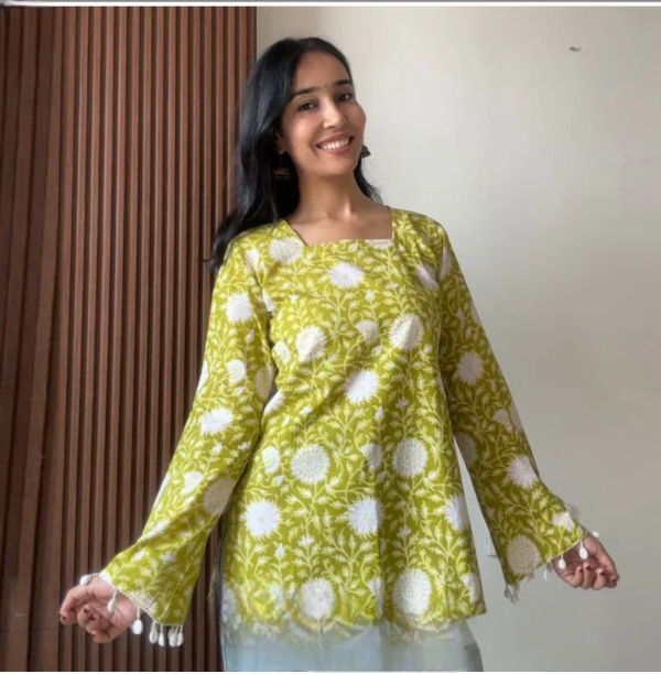 Stylish Square Neck Green Floral Short Kurti
